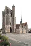 Zoom : L'église et son clocher-porche : 400x600 28 ko
